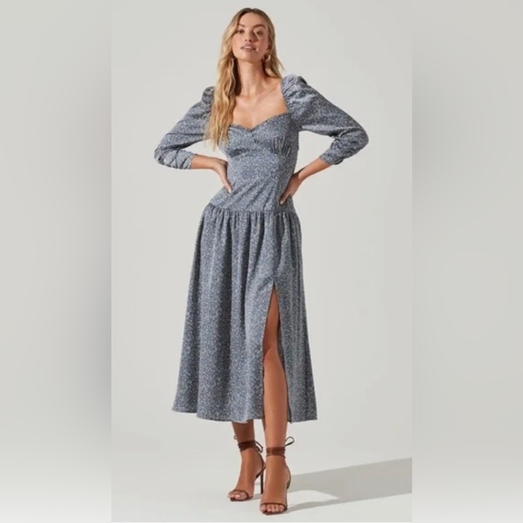 Astr Dresses & Skirts - NEW Astr The Label Women’s Maxi Floral Silky Puff Sleeve Dress Size Large